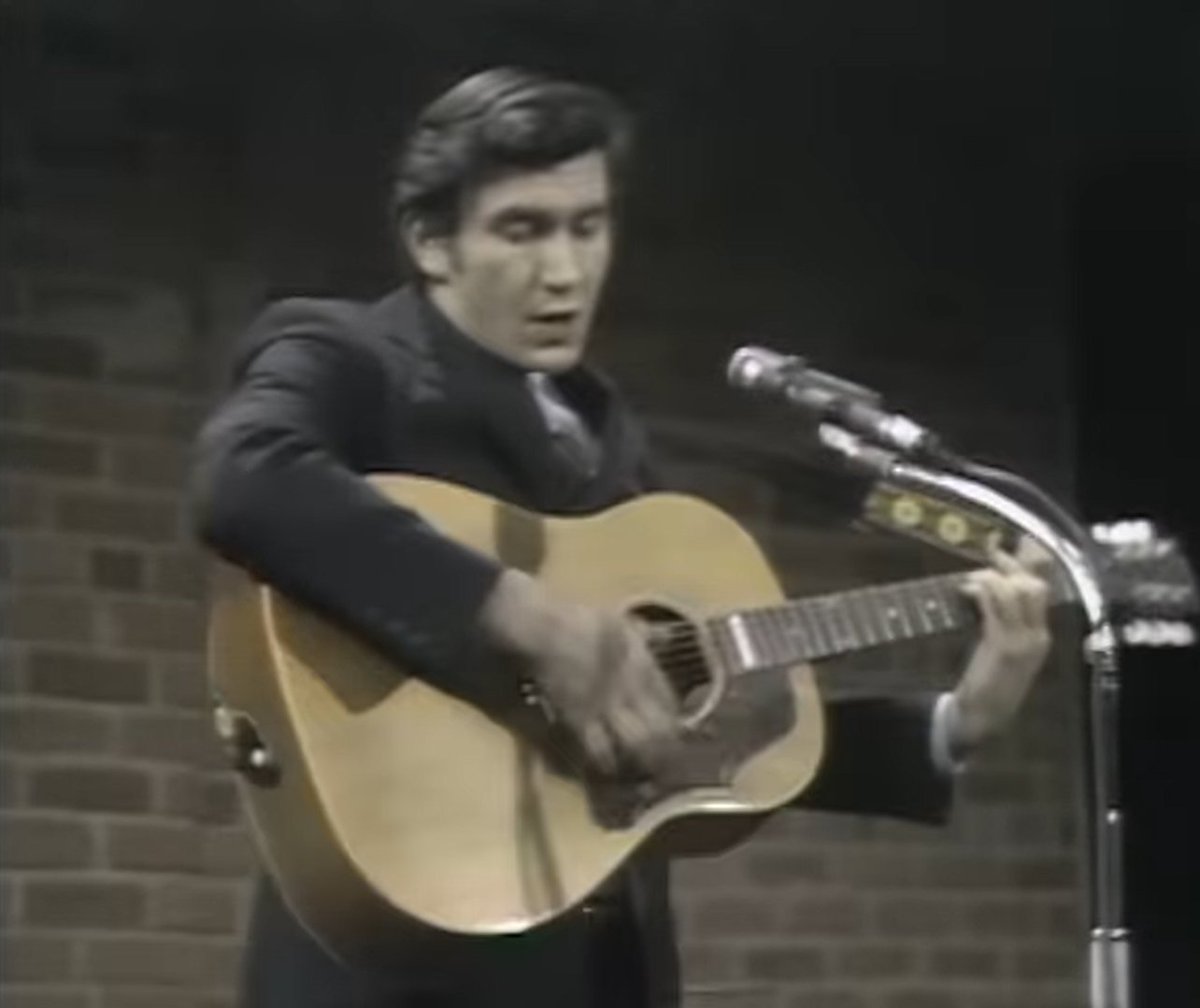 windowsfaxscan's tweet image. Obsessed with the Phil Ochs version of beatles girls being girls who just thoughtfully stare at him from the audience