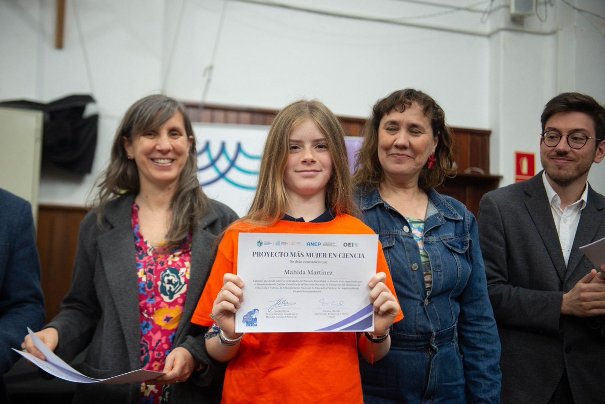 👩🏻‍🔬🧬Más de 1.000 personas participaron desde 2017 del proyecto Más Mujer en Ciencia.

ℹ️ La iniciativa busca inspirar vocaciones científicas y de investigación a niñas y adolescentes de 10 a 16 años.

🔗 gub.uy/presidencia/co…