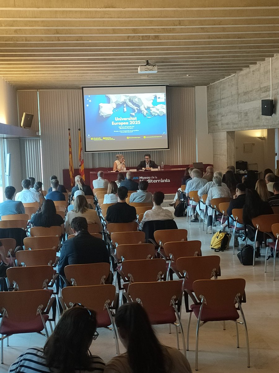 💬<a href="/ManuelSzapiro/">Manuel Szapiro</a> inaugura la IV ed. de Universitat Europea a <a href="/AjTorroella/">Ajuntament de Torroella de Montgrí</a> amb <a href="/jordi_colomi/">Jordi Colomí</a>

"Felicitats <a href="/movimenteuropeu/">Moviment Europeu català</a> <a href="/jordixucla/">Jordi Xuclà</a> <a href="/xavierferrerj/">xavier ferrer</a> per un programa tan encertat en geoeconomia.

No ens enganyem: El model🇪🇺 és atacat i ens obliga a estar +units i ser +resilients"