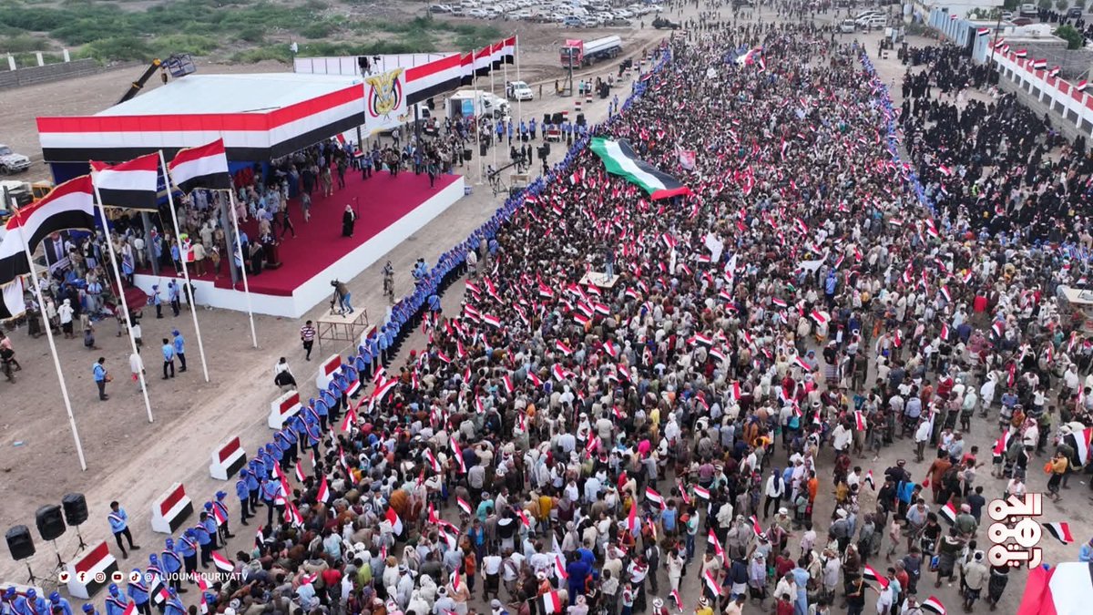 بعد ما رجع الحوثي السبعين  الى حضيرة أول ما اسمعوا الناس ان في سعبين بالمخا جاؤوا من حدب وصوب جمعة سبتمبرية خيرا من ألف جمعة تخرج فيها ناس مغصوبه 
#سبتمبر26_ثوره_متجدده