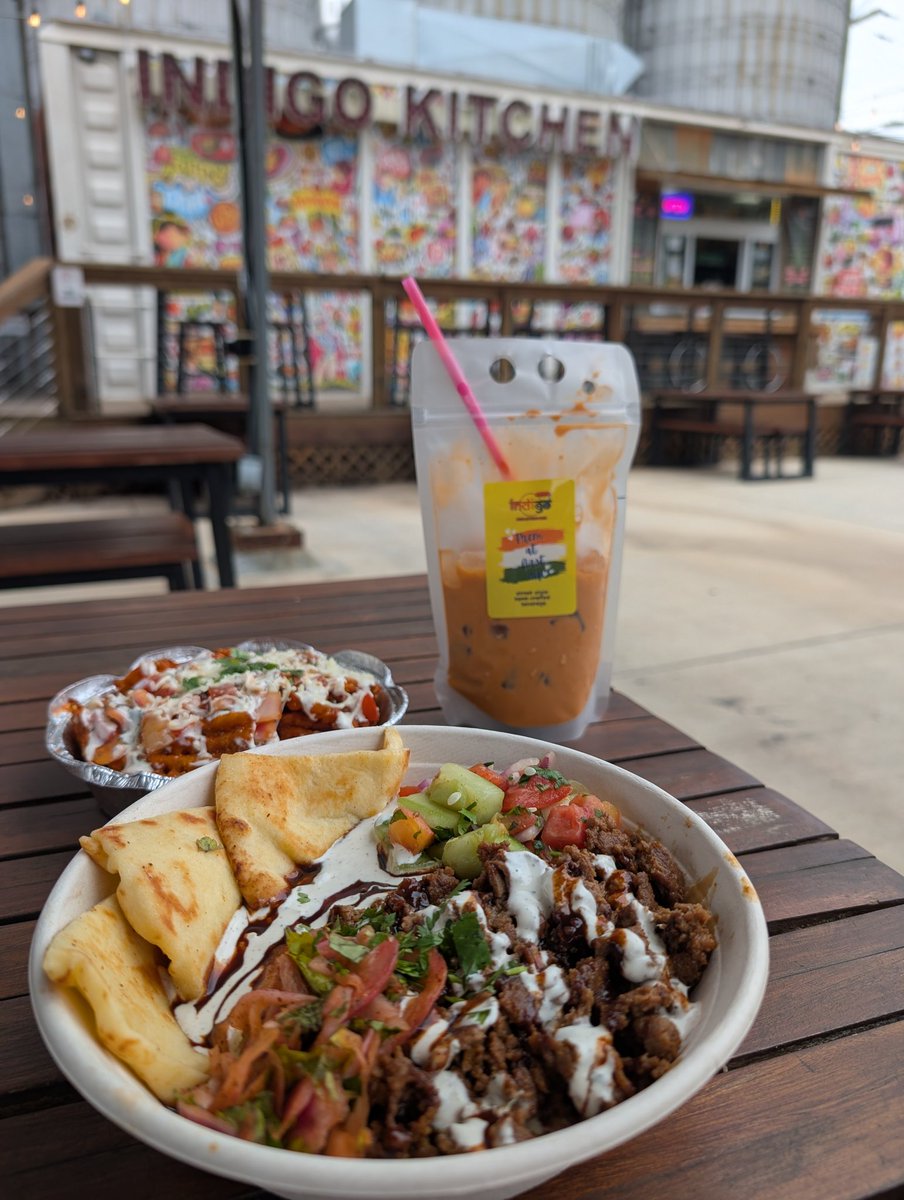 sharkb8t's tweet photo. YUM!
Peri Peri frites, masala bowl, chilled chai at Indigo Kitchen in The Grainyard (Silos) #EasleySC https://t.co/nQxOhlh8Kn