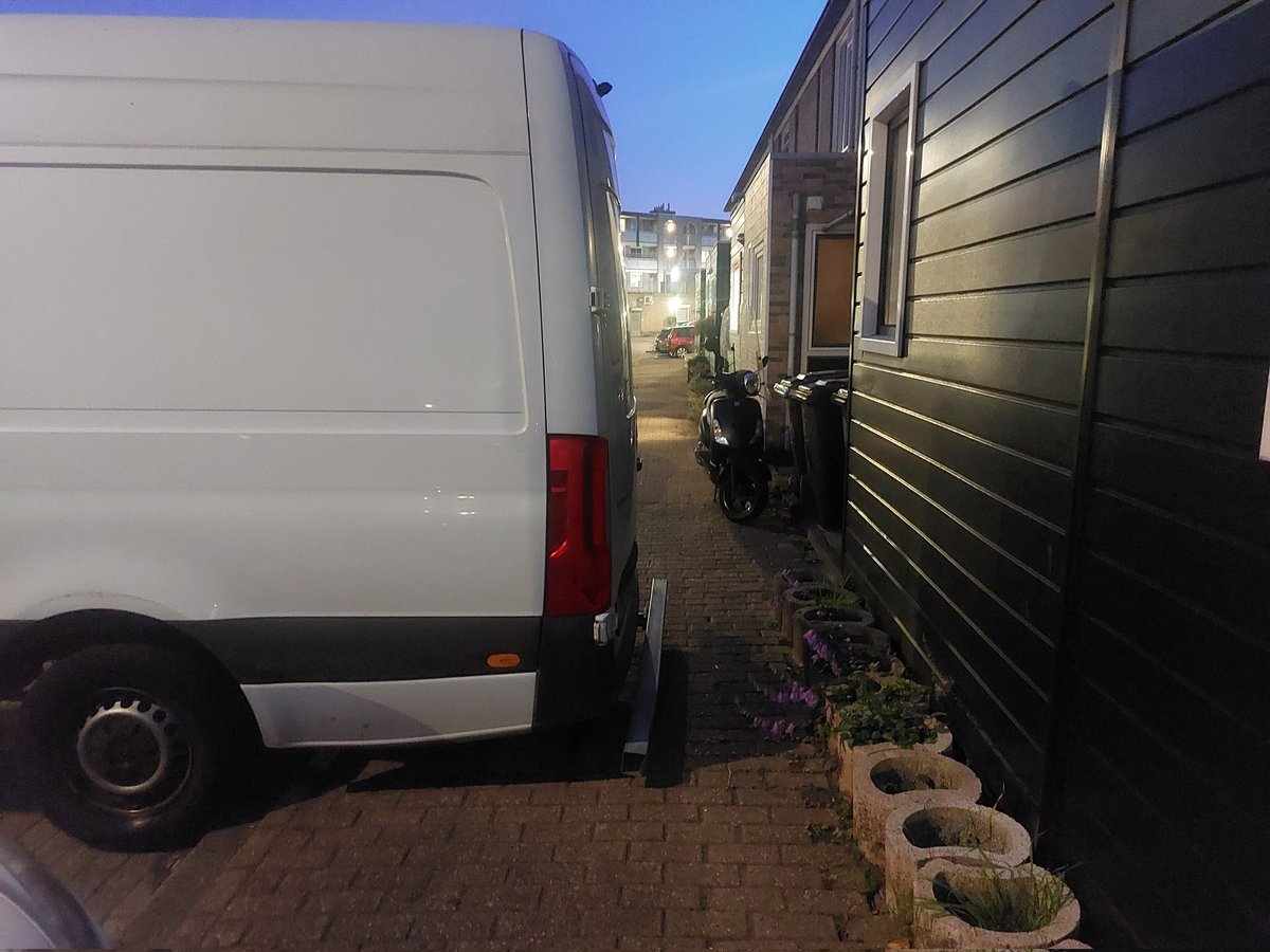 Best wel lastig om je woning te bereiken. Helaas geen Toezicht en Handhaving in de buurt. 😵😵‍💫🥴