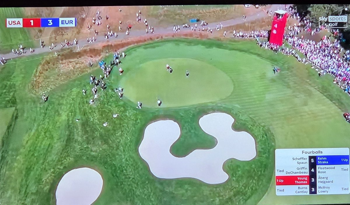 fitzyok's tweet image. An aimsir go breá ar maidin(pleasant morning).Isteach go cathair Chorcaí ansin(trip to Cork city).Cupán deas caife agus toirtín sa #BookShelf 
Athrú agus báisteach ag teacht( change &amp;amp;🌧coming).
Am don(time for) #RyderCup2025 
#300DaysofGaeilge 
#300daysofwalking 
#GaéilgeGachLa