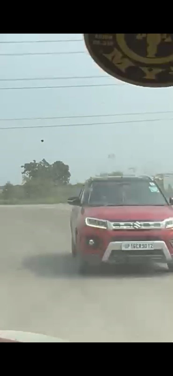 _casse_850's tweet photo. 20/09/2025 को, स्थान नोएडा सेक्टर142, ग्रेटर नोएडा में एक व्यक्ति ने गाड़ी संख्या UP16CR9012 को अत्यंत लापरवाही से चलाया। तेज़ रफ़्तार में स्टंट करना और दूसरों की जान को जोखिम में डालना इस व्यक्ति की लापरवाही व कानून की अनदेखी को दर्शाता है।
@noida_police से निवेदन है करवाई करे https://t.co/K0954Q44SQ
