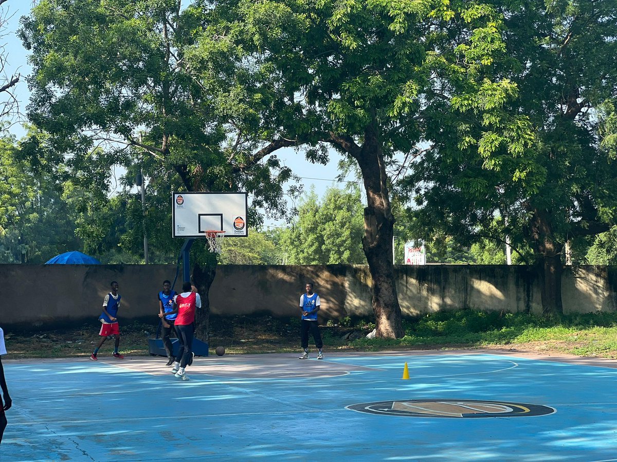 dreamsIsReal_Td's tweet photo. 𝗗𝗖𝗧 𝗖𝗛𝗔𝗠𝗣𝗜𝗢𝗡𝗡𝗔𝗧 𝗖𝗔𝗗𝗘𝗧 
Petite séance d’entraînement ce vendredi pour nos jeunes pensionnaires 😎, dans une ambiance calme et concentrée.  
𝗧𝗼𝘂𝘀 𝗮𝘂 𝗹𝘆𝗰𝗲́𝗲 𝗙𝗲́𝗹𝗶𝘅 𝗘́𝗯𝗼𝘂𝗲́ 𝗱𝗲𝗺𝗮𝗶𝗻 𝗽𝗼𝘂𝗿 𝗹𝗮 𝗳𝗶𝗻𝗮𝗹𝗲🔥
#DreamIsReal #Basketball https://t.co/vBHx6PoV0w