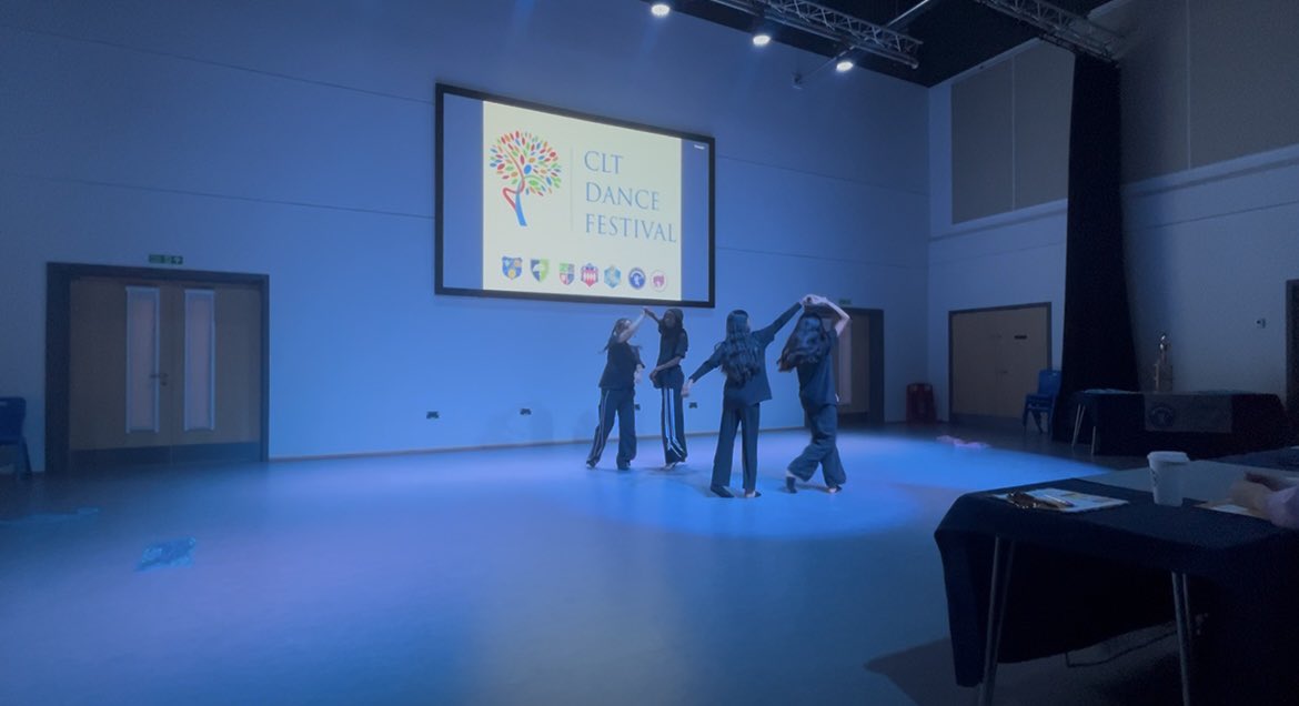 ParisSylvia2's tweet image. I am super proud of our year 10 students who took part in the Dance Festival! They have embodied our values perfectly. Thank you Miss Bright for organising such an amazing couple of days! @DenbighHigh @ChilternLT @NeelyHayes @hannahharwood4 @CherylAbbiss
