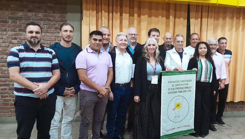 ⚡️🤝 <a href="/FESCOE_/">FESCOE</a> impulsa igualdad tarifaria.

🔹 Inició reuniones para promover #ProyectoDeLey que garantice #igualdad de condiciones tarifarias y beneficios entre usuarios de distribuidoras #cooperativas y de la Empresa Prov. de la #Energía (EPE).

➕en ansol.com.ar/fescoe-coopera…