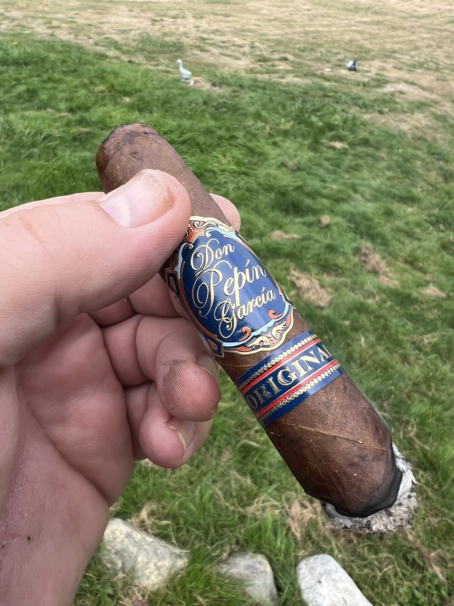 Ed-e Higgins is smoking Don Pepin Garcia Original. Rated with thumbs up! dojoverse.com/news-feed/p/70…