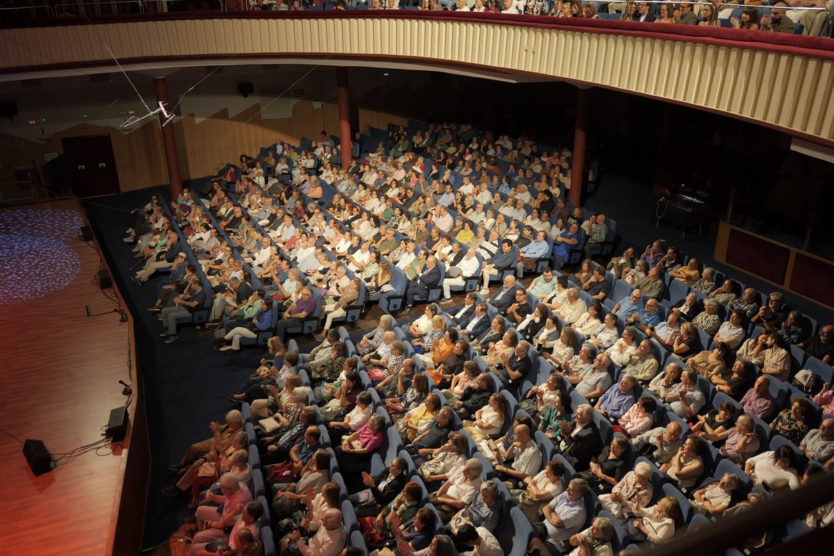 🎶 Más de 1 500 personas llenan el Teatro Monumental de Madrid en el concierto homenaje de Amancio Prada y la <a href="/OCRTVE/">Orquesta y Coro RTVE</a> a Carmen Martín Gaite