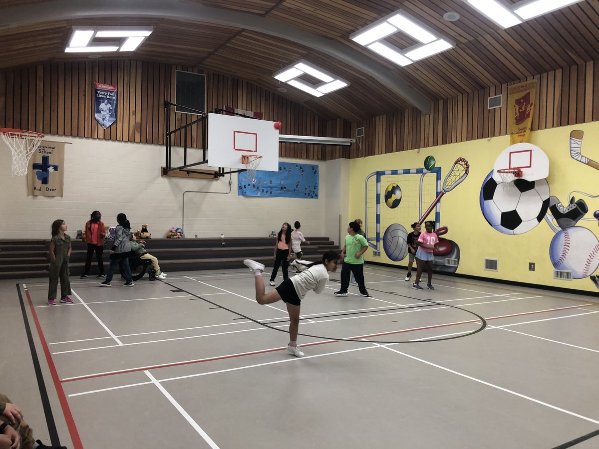 Miss Davis’s Grade 5 Class tweet media