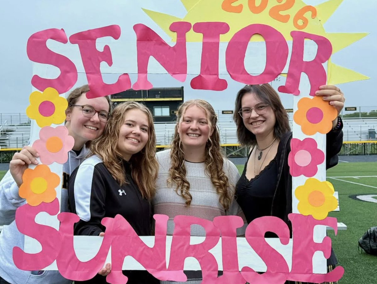 HFLCSD's tweet image. Spirit Week had us hyped, Senior Sunrise had us up way too early 🌅😂. Bring on Fall Weekend! 🐾 #WeAreHFL
