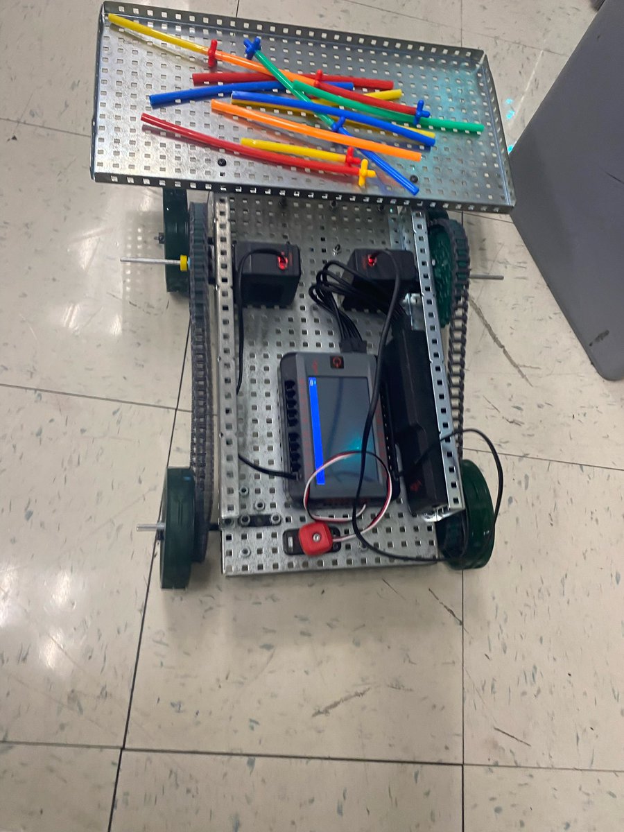 KJHKnights's tweet image. 8th Grade PLTW students had to design and code a rescue bot to deliver supplies to a natural disaster area. Real world applications in action! #PLTW #Power5 @WarrenCoCareer