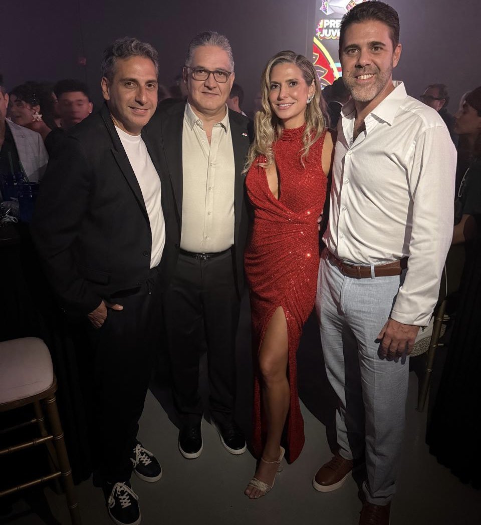 Panamá destacó y brilló ante el mundo con un gran espectáculo ofrecido en los #PremiosJuventud2025  

El país tuvo la ocasión de celebrar el talento y con gran orgullo demostró que los panameños sabemos hacer cosas grandes. 

Gracias al Presidente, <a href="/JoseRaulMulino/">José Raúl Mulino</a> , quien