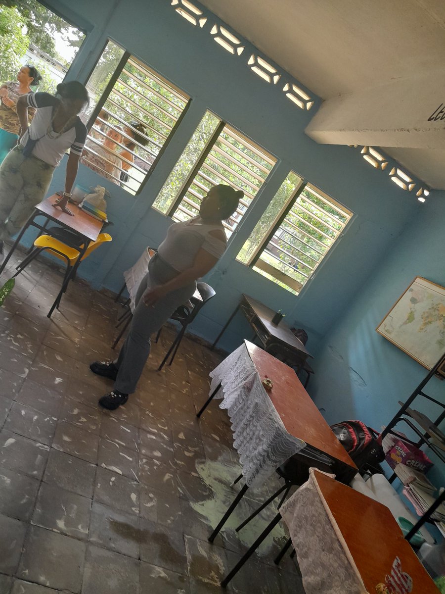 Es tu sonrisa maestro la que se dibuja con desvelo, paciencia y amor .
 Declaramos aulas modelos en la Secundaria Básica Rubèn Martínez Villena del municipio.
 En la  Historia quedo demostrado que la unica manera es la Unidad.
Somos Villena de Corazón