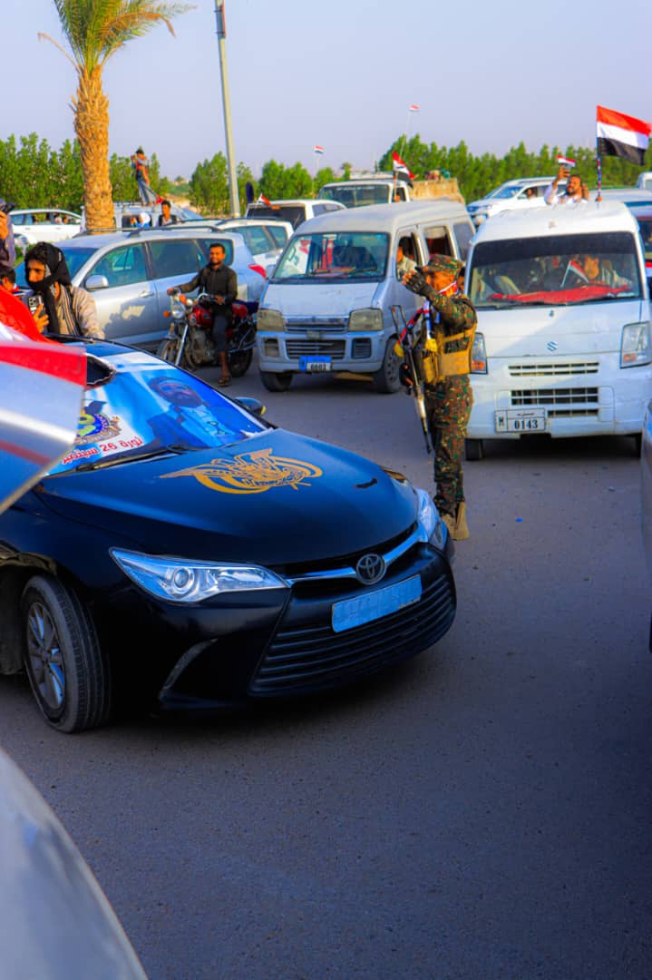 بينما يُلاحق ويُختطف كل من يرفع الأعلام الجمهورية أو يكتب عن 26 سبتمبر في مناطق سيطرة أحفاد الإمامة، كانت مأرب على النقيض تماماً، حيث نزلت جميع الوحدات الأمنية لحماية المحتفلين وتأمين الموكب السبتمبري.🫡🇾🇪🔥

# _مارب