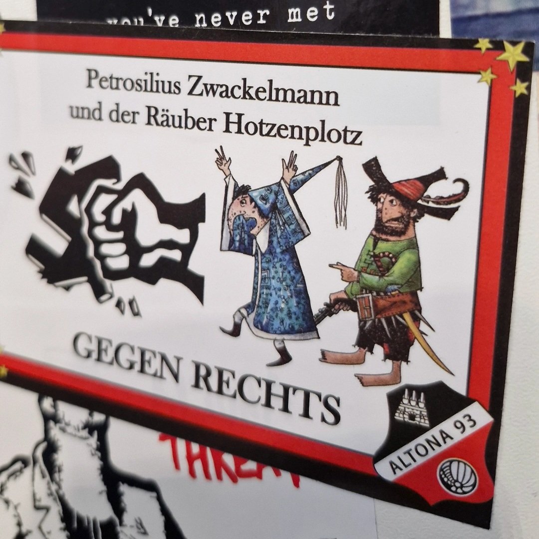 Ich suche bis heute nach diesem sticker junge der killt mich jedes mal wenn ich den in meiner Bildergalerie finde hahahaha