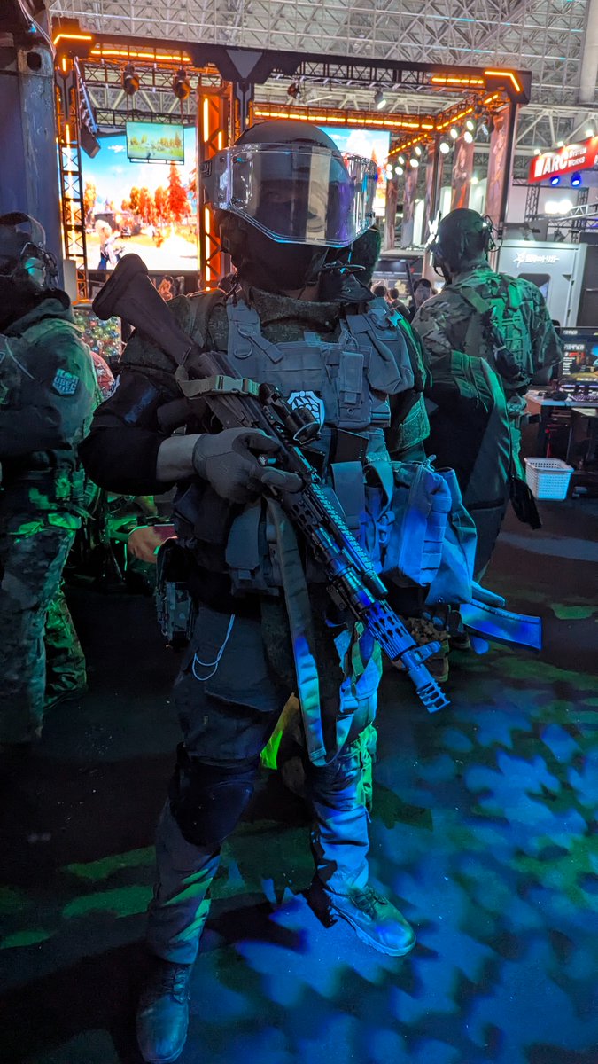 今日はアクキーBEAR🐻ちゃん？をイメージした装備で立ってます‼️‼️

皆さん遊びに来てください‼️‼️
お待ちしております🔥

#EscapefromTarkov
#TarkovTGS2025
#Tarkov 
#タルコフ