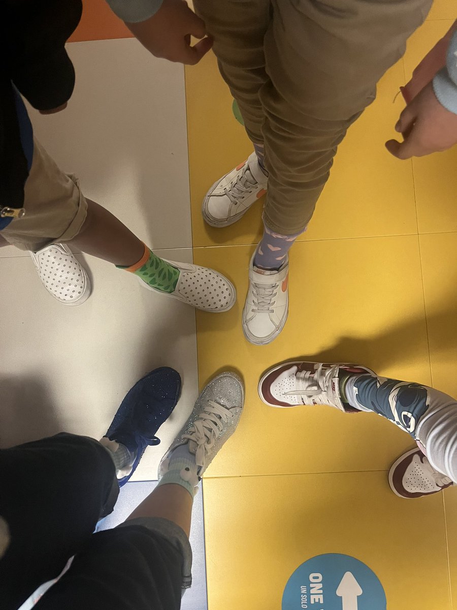 JohnRGood's tweet image. Today we finished Hello week with crazy hair and socks, and let’s just say our tigers know how to rock it. We’ll let you choose your favorite hairstyle. 💛🐯🐅#crazyhair #crazysocks #helloweek #tigerpride