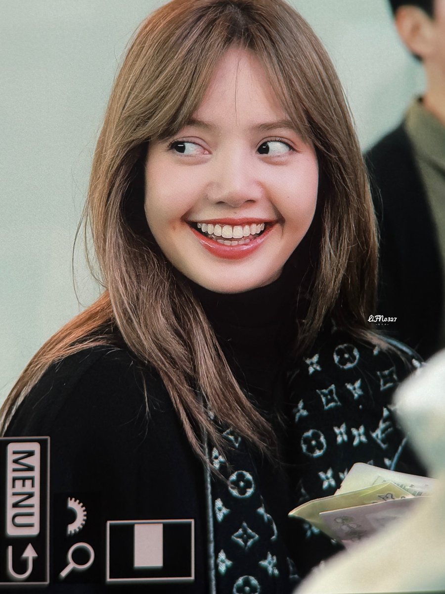 LiFn0327's tweet photo. 20250927 ICN-CDG #리사 #LISA https://t.co/mA7B6nAg5Z