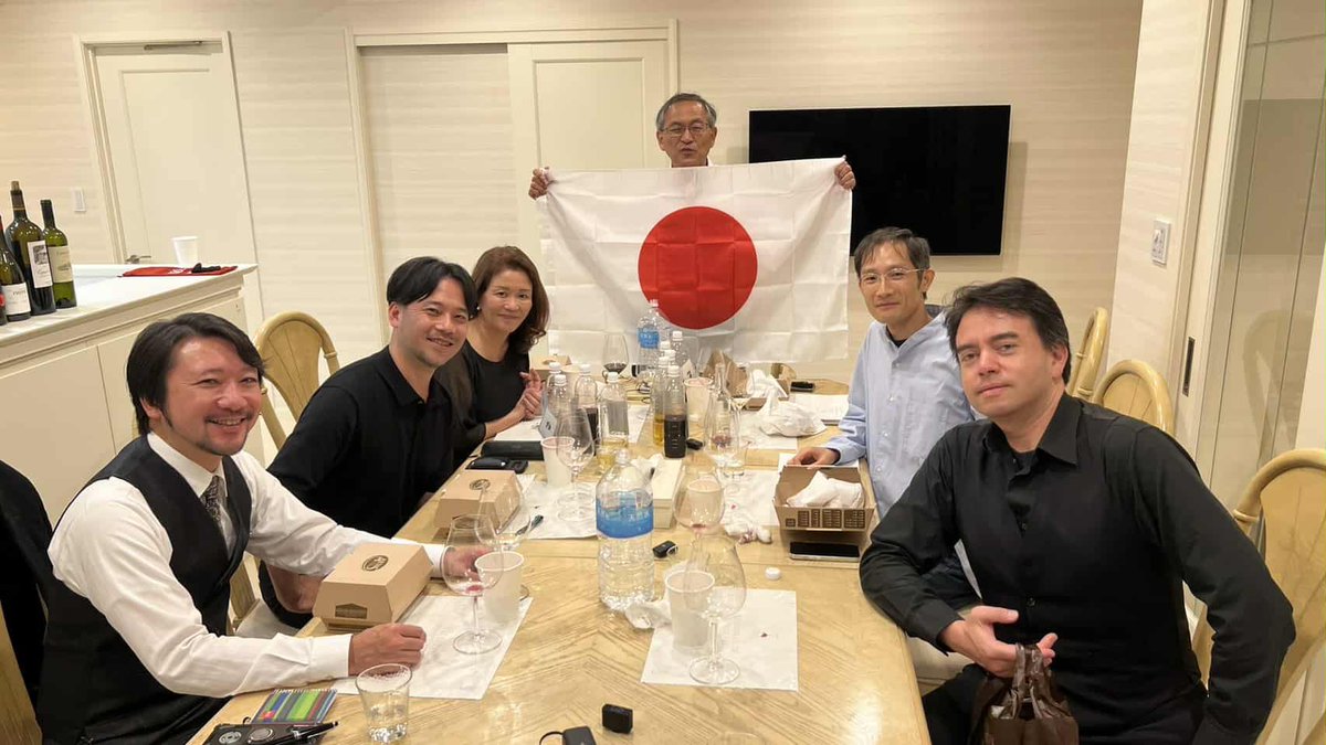 Mlovesbeef's tweet photo. 恵比寿のワインマーケットパーティーの方達が、10/4にフランス🇫🇷のジュラで開催の世界ブランドテイスティング選手権🍷の練習会に参加してくださいました。

スポンサー、撮影、出題と、数々のご協力ありがとうございます。

頑張って参ります😊 https://t.co/C7U1rUHUld