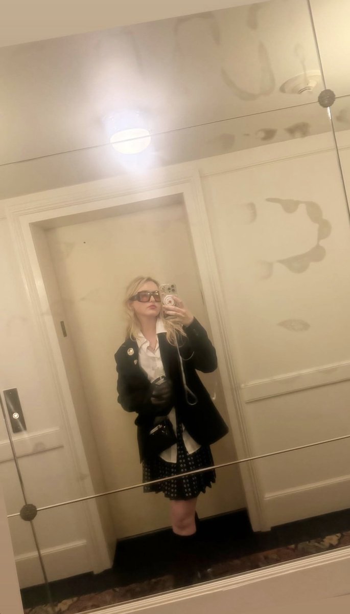 𝖼𝗁𝗅𝗈𝖾 (@americasdeary01) on Twitter photo 