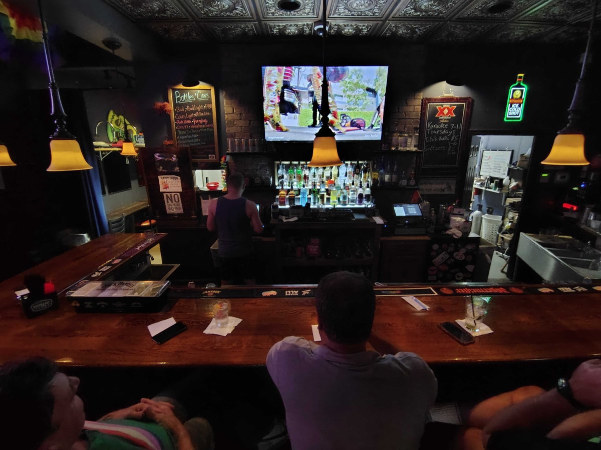 CPando_SkyTab's tweet image. 🍻🔥 Good vibes only at Peckers Bar &amp;amp; Grill, Located in close to downtown Nashville, TN.  The perfect spot to chill, grab some tasty eats, sip on your favorite drinks, and let the good times roll.  Turn up the beats, kick back with friends, and enjoy a night out done right. 🙌…