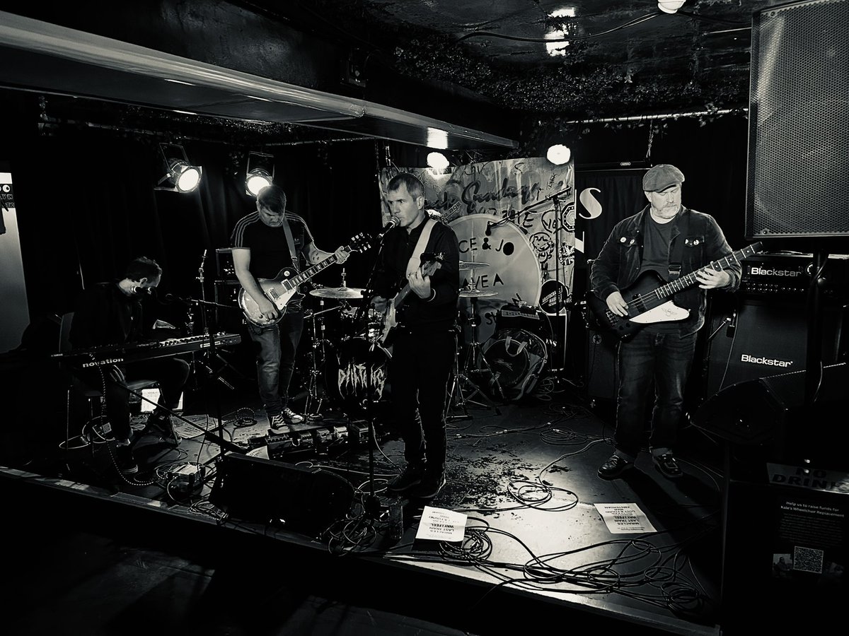 Love seeing <a href="/band_parade/">Moonlight Parade</a> live. Didn’t disappoint tonight with a trip down memory lane. Love the groove on the new song WAR 🎸🤘🏻. See you in November 👍🏻