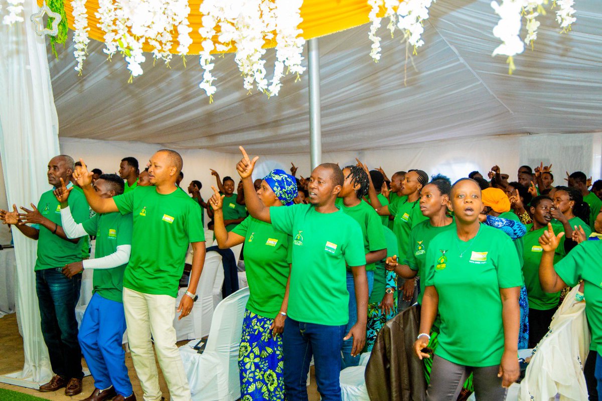 Drfrankhabineza's tweet image. We successfully held @DemGreenPartyRw congress in the Eastern Province @RwamaganaDistr . We also opened our first branch office, which wil also coordinate activities @RwandaEast . The Congress elected new provincial leaders for the party, women &amp;amp; youth structures. #Rwanda #Rwot