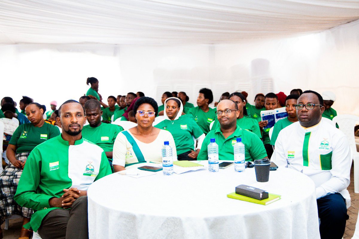 Drfrankhabineza's tweet image. We successfully held @DemGreenPartyRw congress in the Eastern Province @RwamaganaDistr . We also opened our first branch office, which wil also coordinate activities @RwandaEast . The Congress elected new provincial leaders for the party, women &amp;amp; youth structures. #Rwanda #Rwot