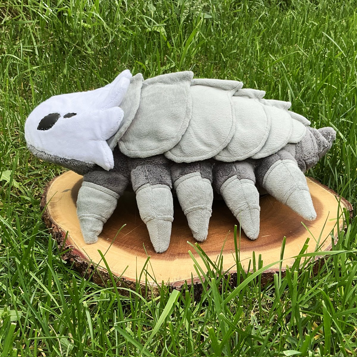 I couldn't resist making this Bellbeast plush from #SilkSong &amp; <a href="/TeamCherryGames/">Team Cherry</a> when I first saw the design in game ° v °

 it's football sized and extremely throwable ... not that I would know...