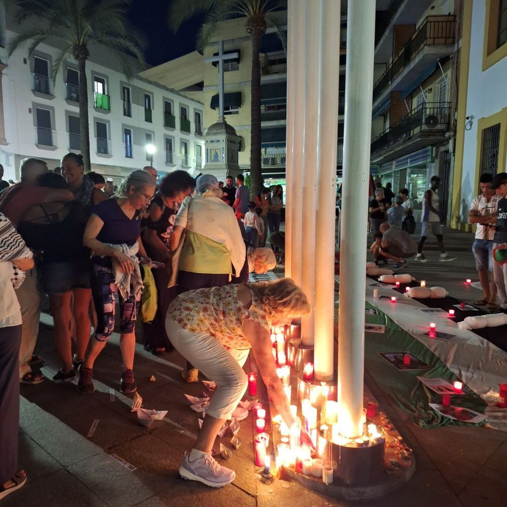 🇵🇸 Anoche Dos Hermanas se unió al grito que recorre el mundo contra el genocidio que Israel está cometiendo en Palestina
