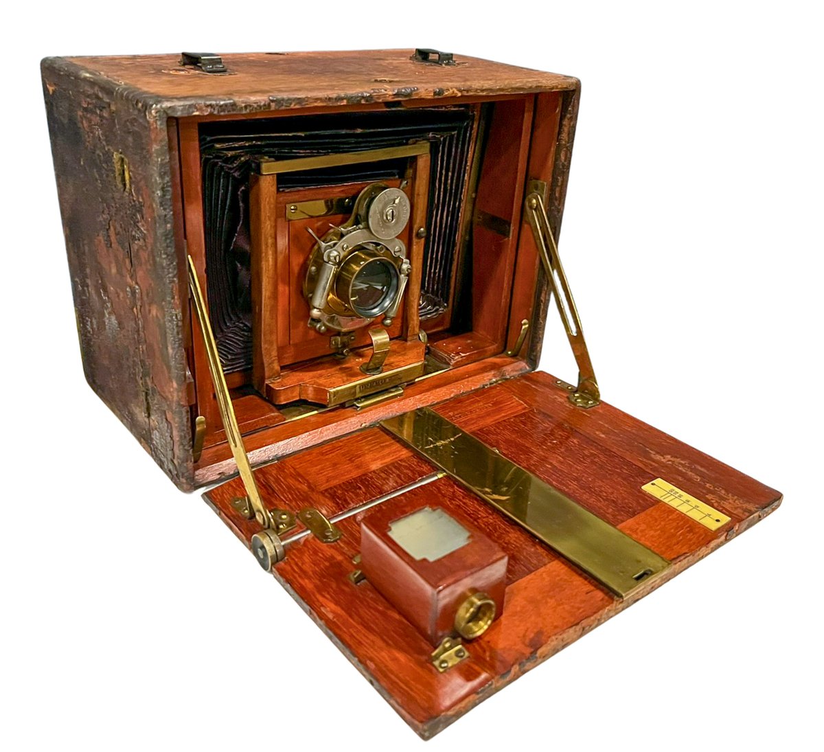 This Premo Senior camera was used at the Calvert Brothers and Taylor studio in the 1890s, which was located at 4th and Union in Nashville. It could either be hand-held or used with a tripod, and it recorded images on glass plates or film. See it on display in #PhotographyInTN.