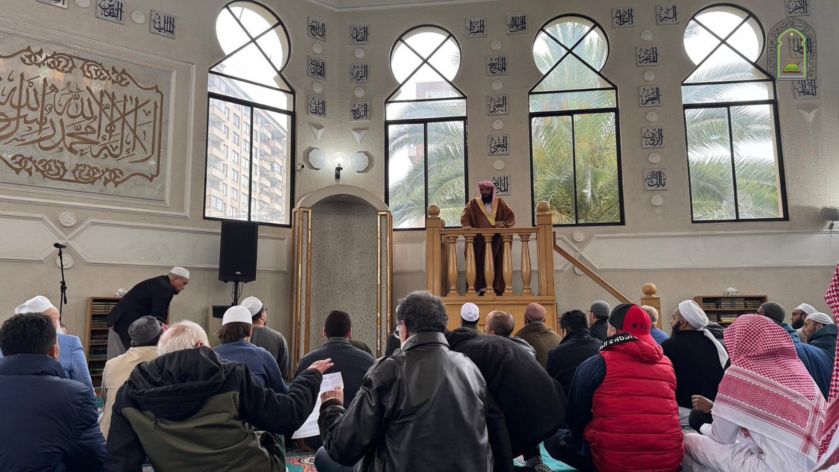 #وزارة_الشؤون_الإسلامية تُقيم خطبة الجمعة في مسجد السلام بالعاصمة سانتياغو على هامش الدورة العلمية الأولى التي تُقام لأول مرة في #تشيلي

بمتابعة وتوجيه معالي وزير الشؤون الإسلامية والدعوة والإرشاد الشيخ الدكتور عبداللطيف بن عبدالعزيز آل الشيخ، أقامت الوزارة اليوم الجمعة 4 ربيع