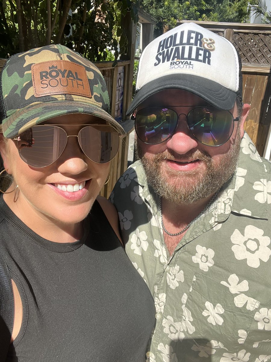 Hey Key West… We’re playing 4:30-8:30pm ET!  Come hang if you’re in Key West, or tune in on the Hog Cam from wherever you are in the world 🎶

Watch here youtube.com/live/S605ycm0V…

Tips/Requests
PayPal - PayPal.me/SaraBethTX
Venmo - SaraBethTX