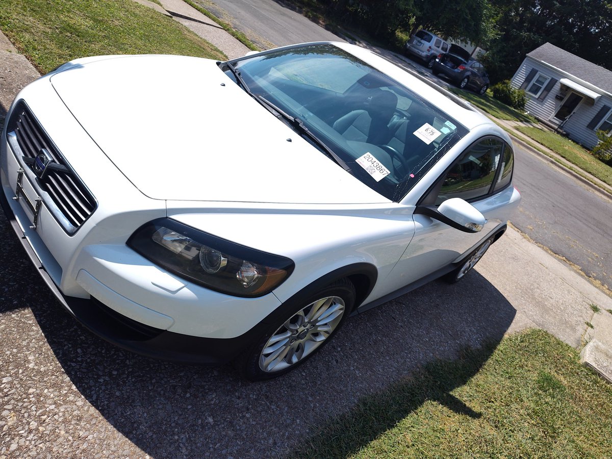 2008 Volvo.. sunroof, super clean 60k miles 7995
The CarHawk