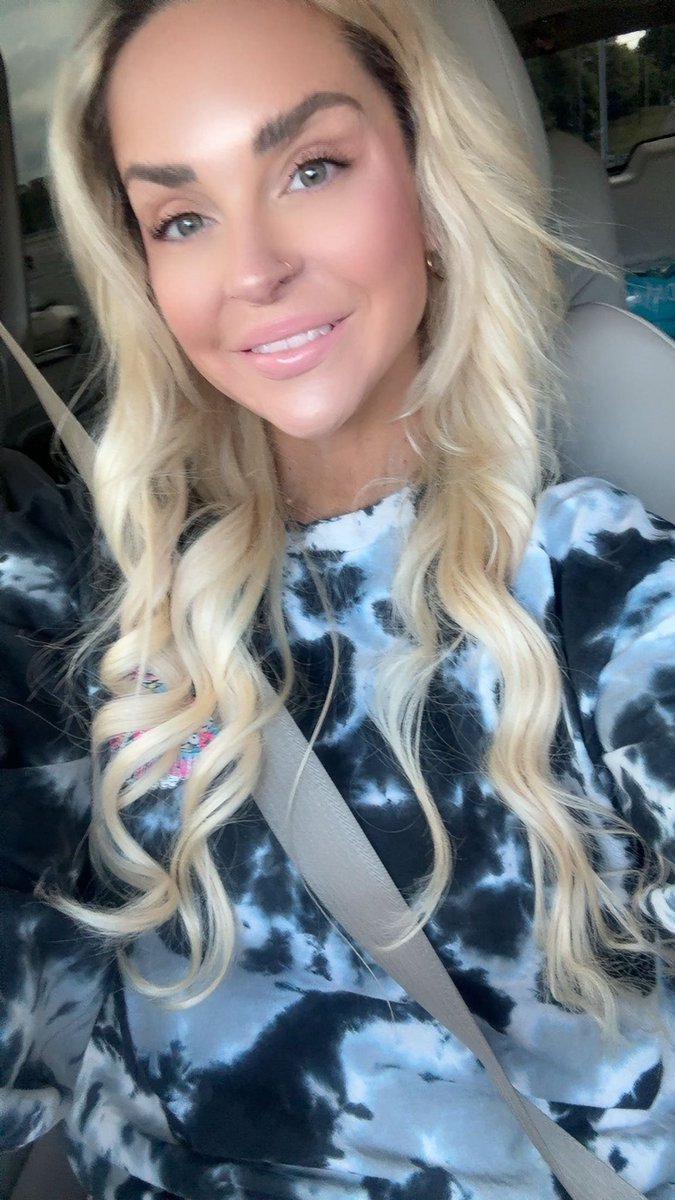 I hope everyone has the best Friday! #FridayVibes 🫶🏼 🩷