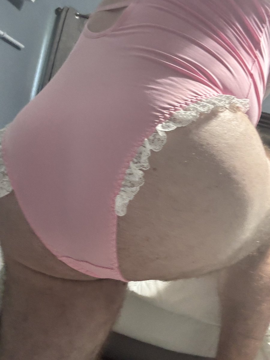 New baby girl body suit.  I need someone to lic me thru this