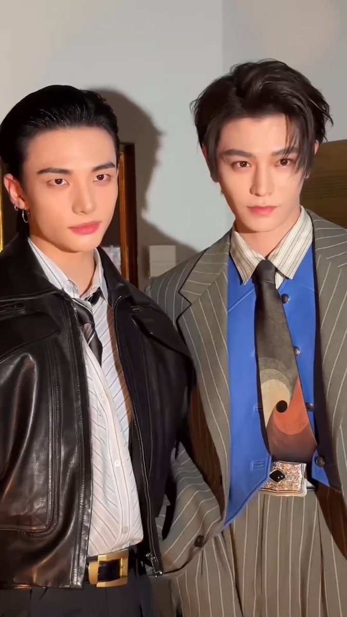 muziqis's tweet image. when 2 pretty people come together to maximise their joint slay

DING YUXI AT VERSACE MFW
#DingYuxi_VersaceMFW
@Versace