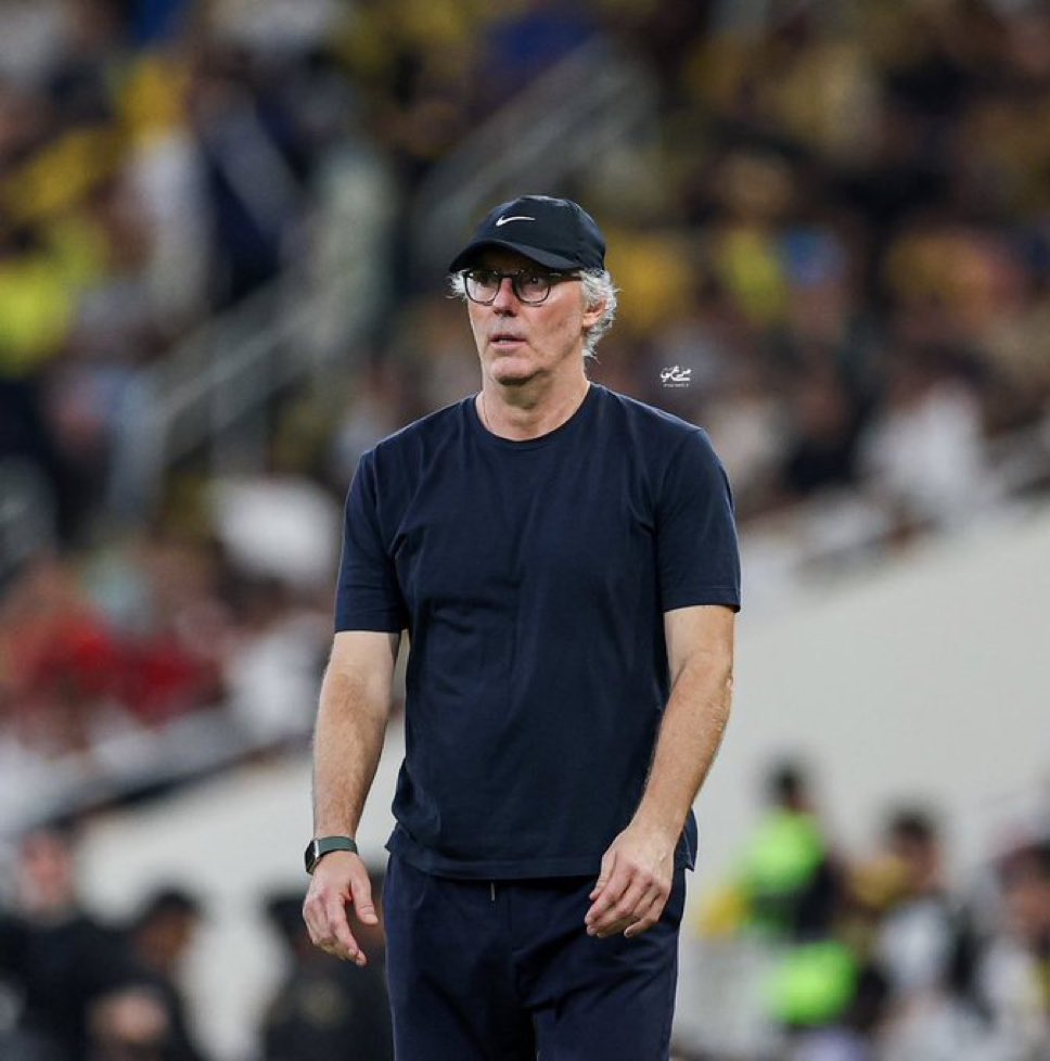 هذا لازم يسرييي مدرب سباك😡

#النصر_الاتحاد