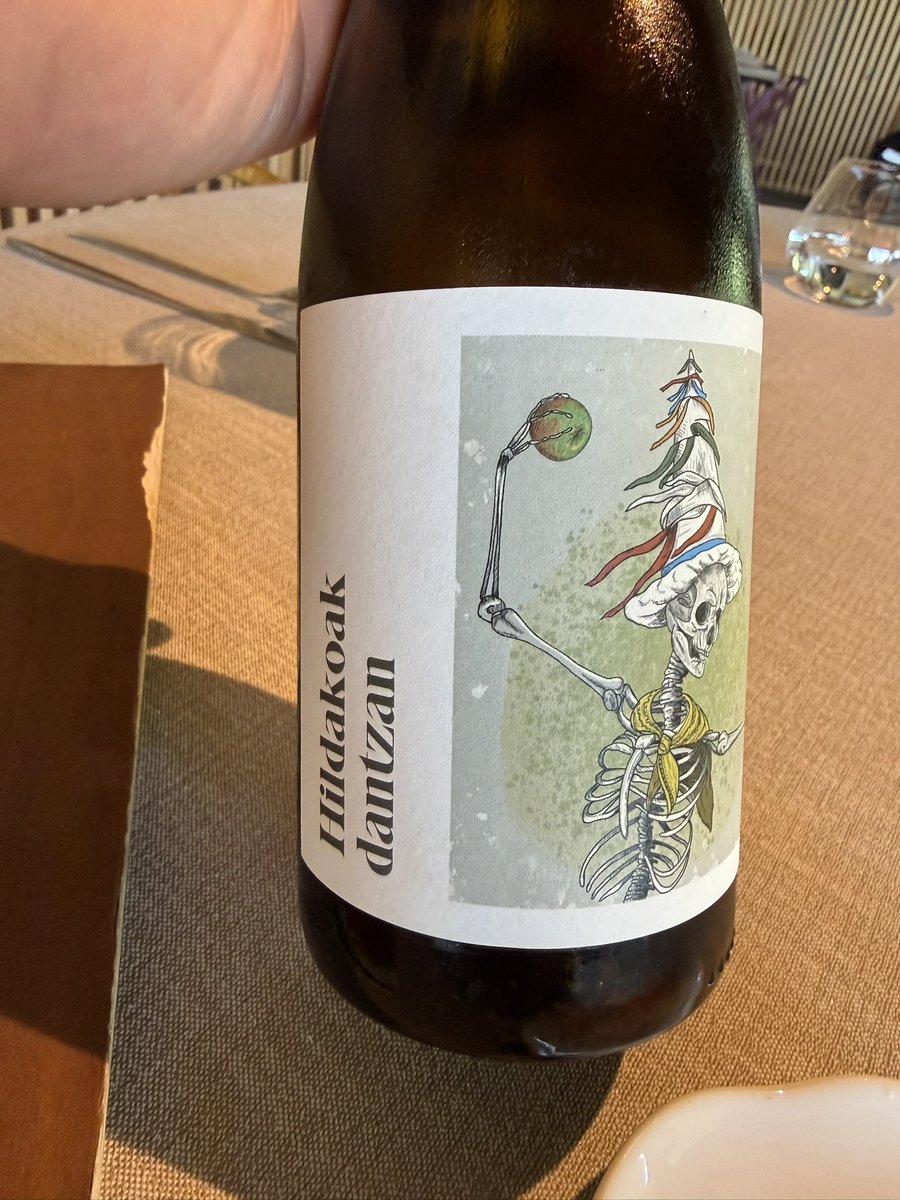 No siendo muy amigo de las sidras está en concreto me ha encantado.

Hildakoak danzan.