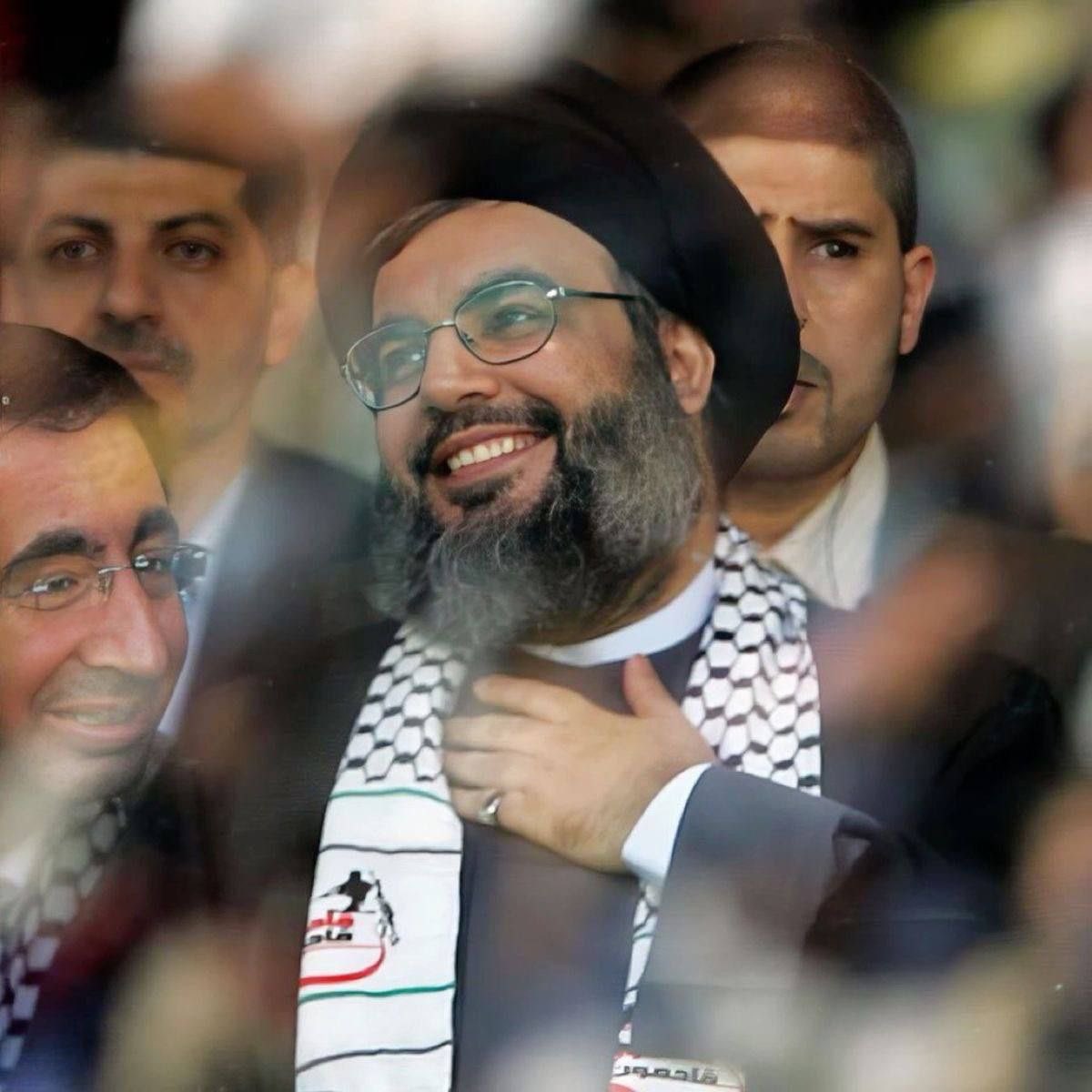 ولو في الخلقِ جمعاً قد أُصبنا
سوى نصرٍ لما عَظُم المصابُ
فما جدوى الخليقة بعد نصرٍ
وجدوى الخلق إن حضروا وغابوا؟!
#صلاح_الدكاك <a href="/salahaldkak/">صلاح الدكاك</a>