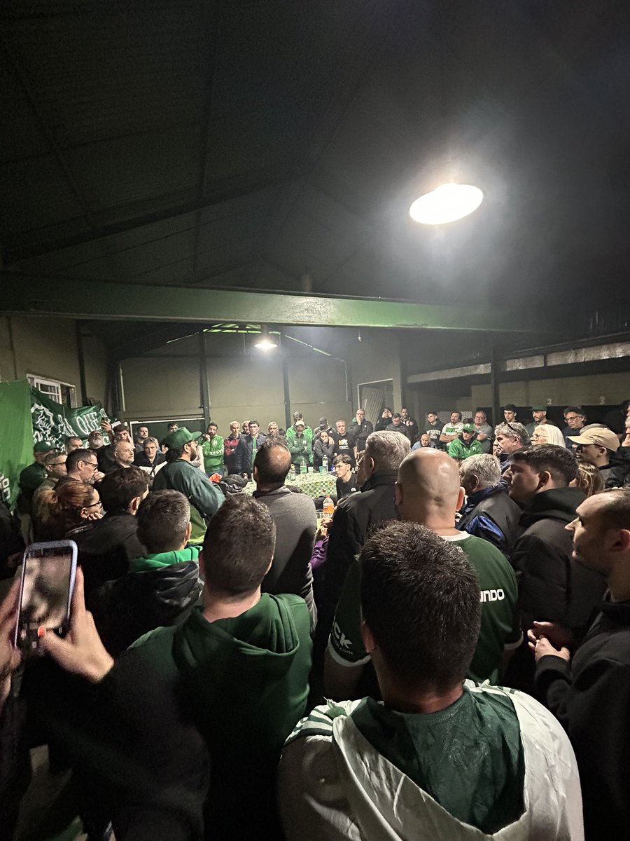 Quién dijo que todo está perdido? Ayer en #Ferro con gente de FERRO 💚 El domingo todos a la Asamblea.
