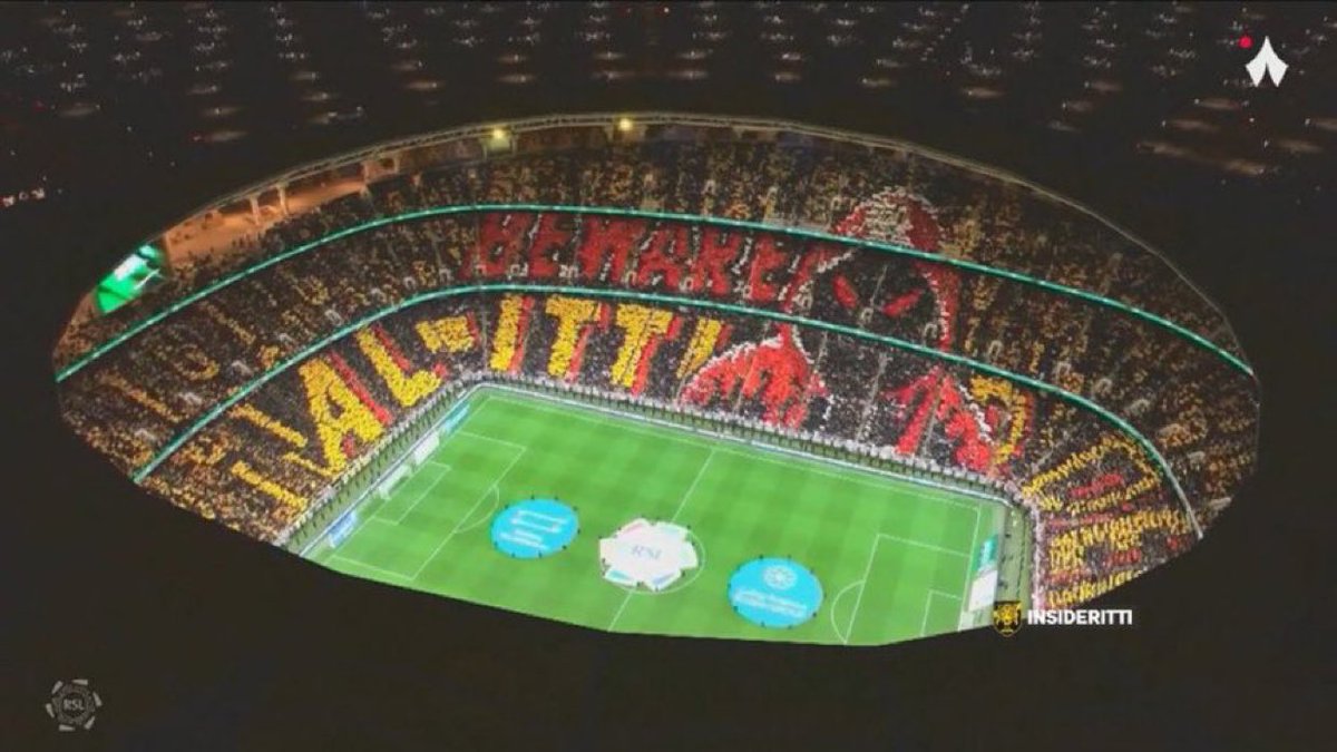 سبق لهم وأن رفعوا بنر النصر، واليوم يرفعون تيفو النصر ويرددون اسم لاعب النصر ويحتفلون بهدف قائد النصر

القاعدة ثابتة على مدى التاريخ، جماهير الاتحاد منبطحة للنصر في كل مكان وزمان