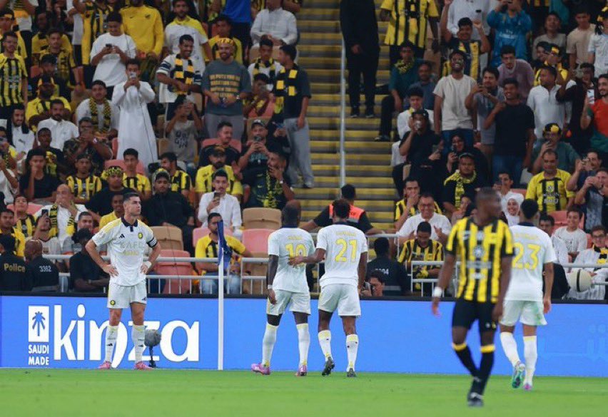 Amer_Abdulla's tweet photo. الاتحاد ليس بالفريق السيء .. ولكن 
لا يوجد لديه مدرب قادر على بناء افكار إبداعية فقط يعتمد على امكانيات لاعبيه بسياسة لعل وعسى ..
دفاع مكشوف واي منظومة هجومية جيدة قادرة على التسجيل .. ولم يُوجد لها حل ..

بلان بدون بلان ..
اما جمهور الاتحاد .. مستوى ثابت من مبطي 
ابداع ياليت يتعلم منه المدرب 

 #الاتحاد_النصر