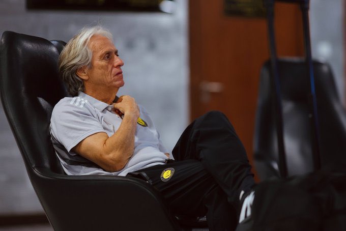 خدعوك فقالوا .. 
الفريق البطل يحتاج وقت للبناء والتجانس .

خدعوك فقالوا .. 
صناعة فريق بطل وشخصية تحتاج مواسم .

هذا الرجل احتاج اقل من ثلاثة اشهر فقط حتى يصنع هوية فريق  متجانس وبطل .