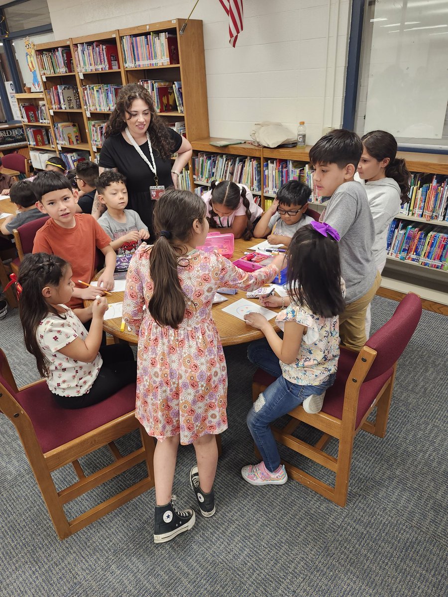 Ms_SPerez's tweet photo. Today's 3rd grade got to meet with their Kinder academic buddies for the first time. We learned about how everyone is unique and drew our new friends #Edgewoodproud https://t.co/jinSIUU1am