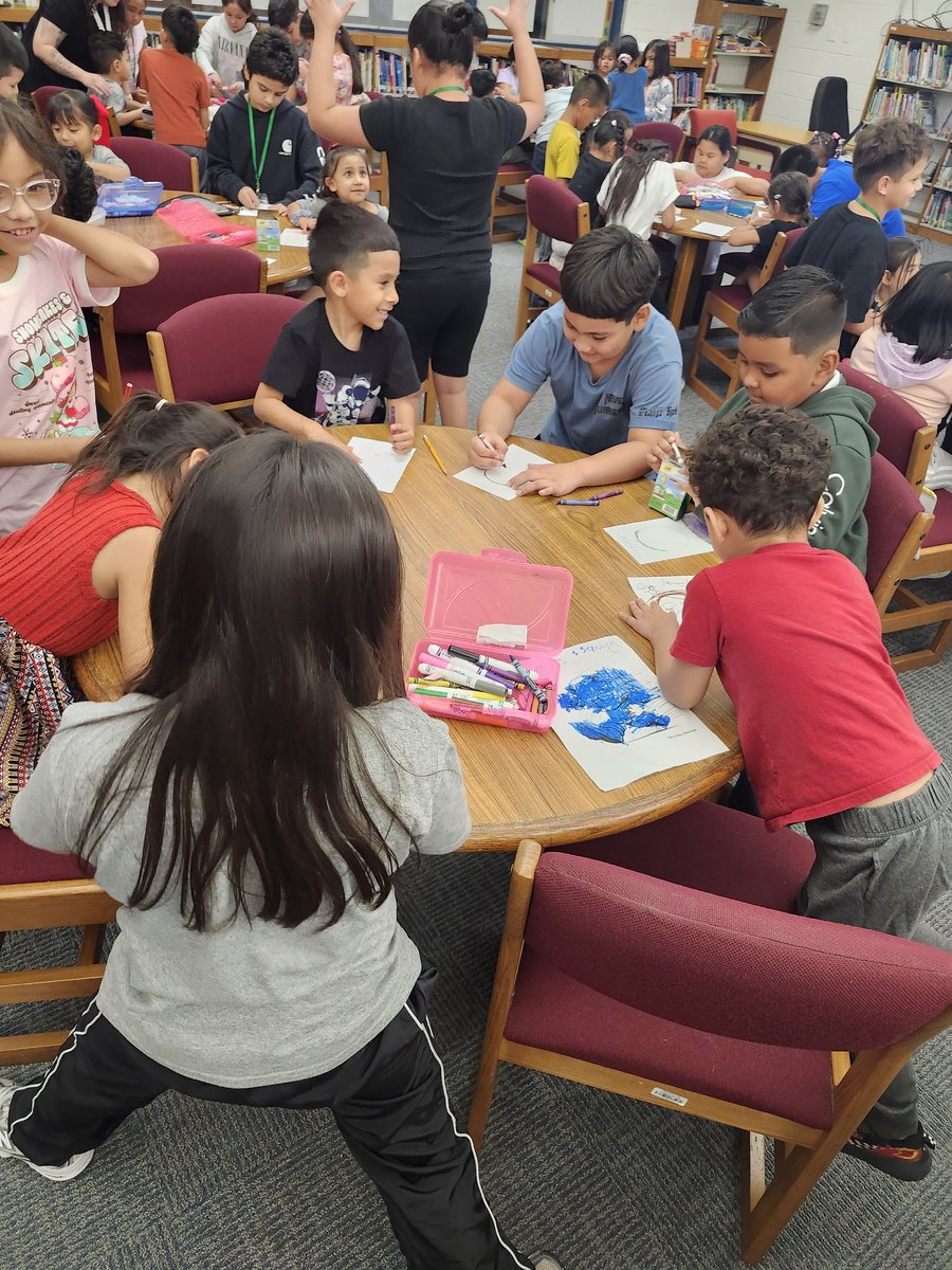Ms_SPerez's tweet photo. Today's 3rd grade got to meet with their Kinder academic buddies for the first time. We learned about how everyone is unique and drew our new friends #Edgewoodproud https://t.co/jinSIUU1am