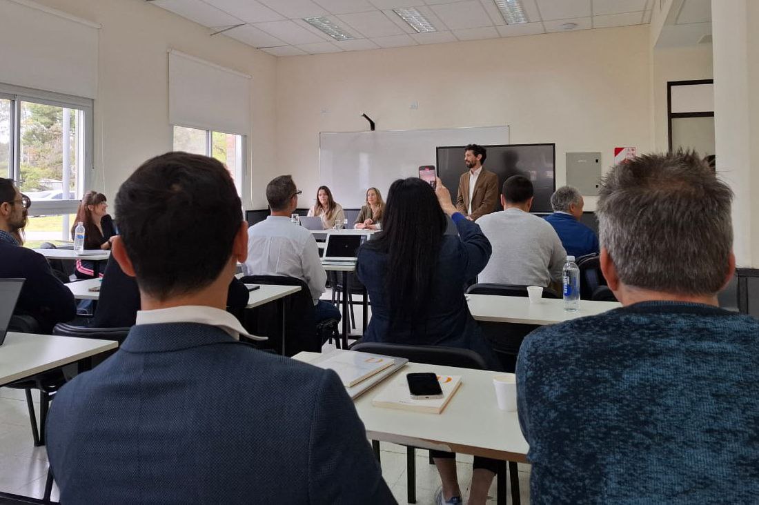 Tuve el honor de participar como expositor en el panel del XXV Seminario Internacional de Teoría del Derecho organizado por el Departamento de Derecho de la Universidad Nacional del Sur de Bahía Blanca.

Durante el encuentro conversamos sobre las reglas determinativas como normas