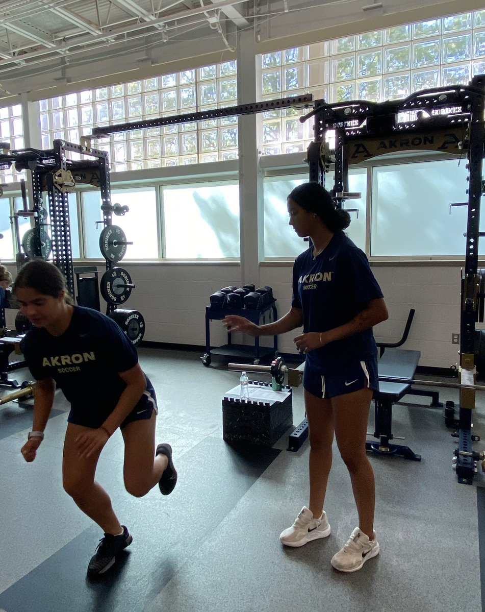 ZipsWSOC's tweet image. Get back to campus at 6am ✅
Go to Class ✅
Get a team workout in ✅
We go again Sunday at Home against Miami (OH)
#MACtion #maketheclimb #labwork