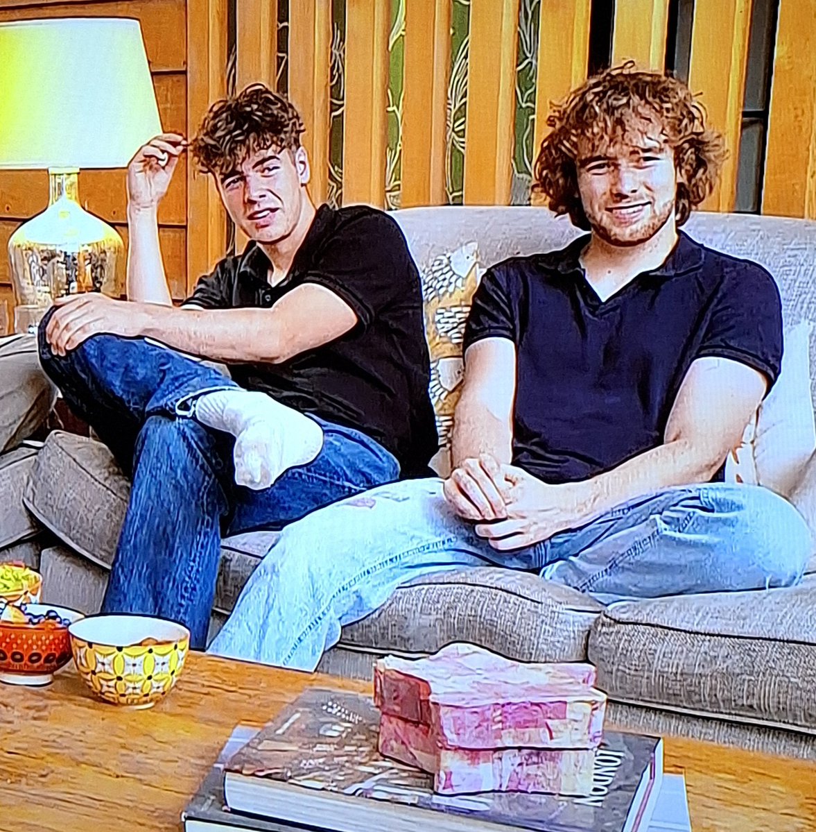 PeterMrTom's tweet image. #gogglebox Friday night swoon